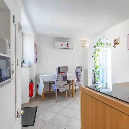 Ivica アパート フヴァル